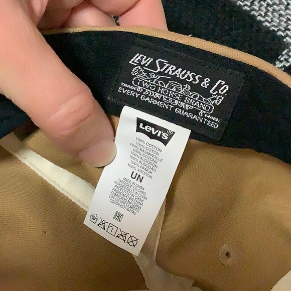 ⚠️ Levi’s tan baseball hat - Picture 7 of 8